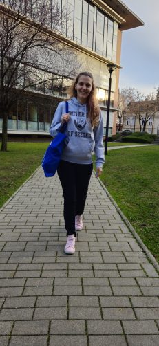 Szegedi Tudományegyetem logó kapucnis pulóver